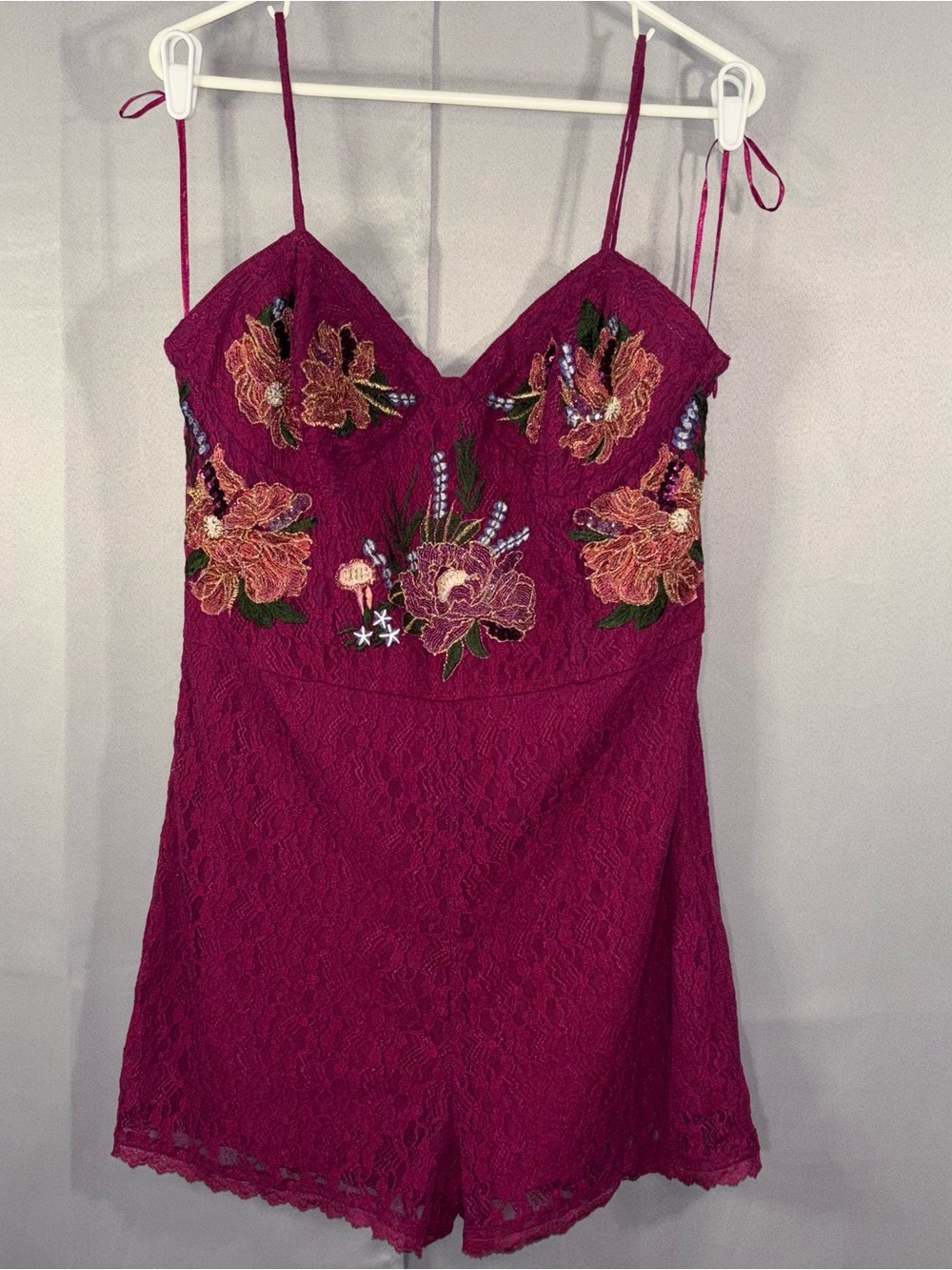 GUESS SL Harris Romper NWT Size L Crushed Berry Floral Embroidered Lace Sequin